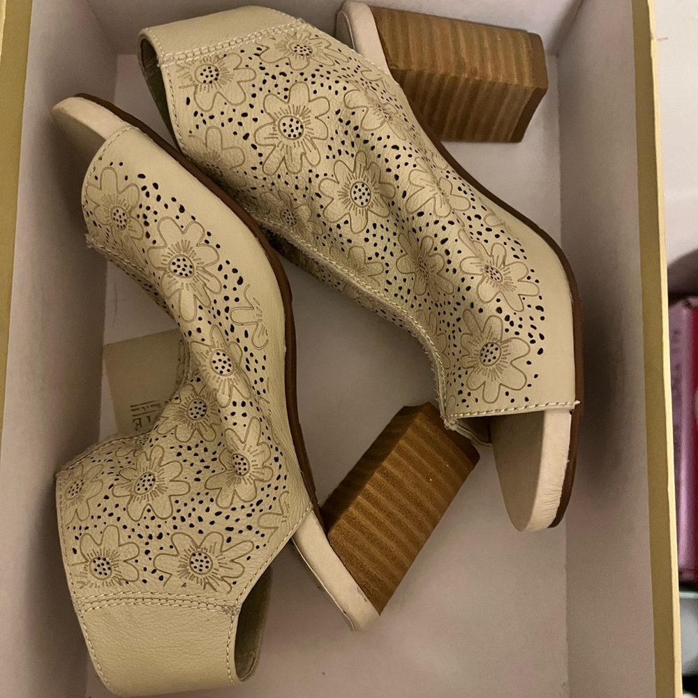 Never Worn, Size 5.5-6. Smoke-free, kept in box., Moving soon.